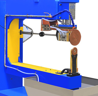 Automatische CNC roestvrij staal keuken wasbak schaal maker naad lasmachine met pomp motor type