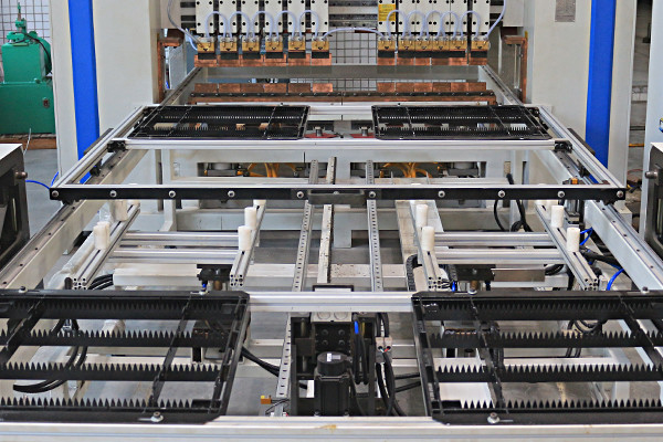 Hwashi Gantry Type Wire Mesh Welding Machine voor koelkastraam