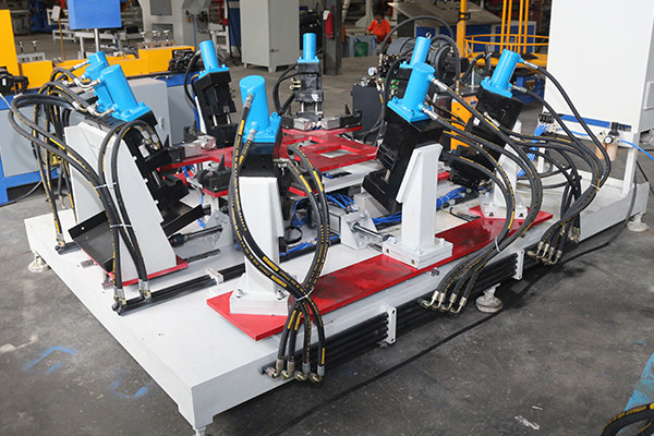 Hwashi fabriek IBC grid, IBC Cage Frame productielijn, lBC Cage Frame Hole Making and Punching Machine