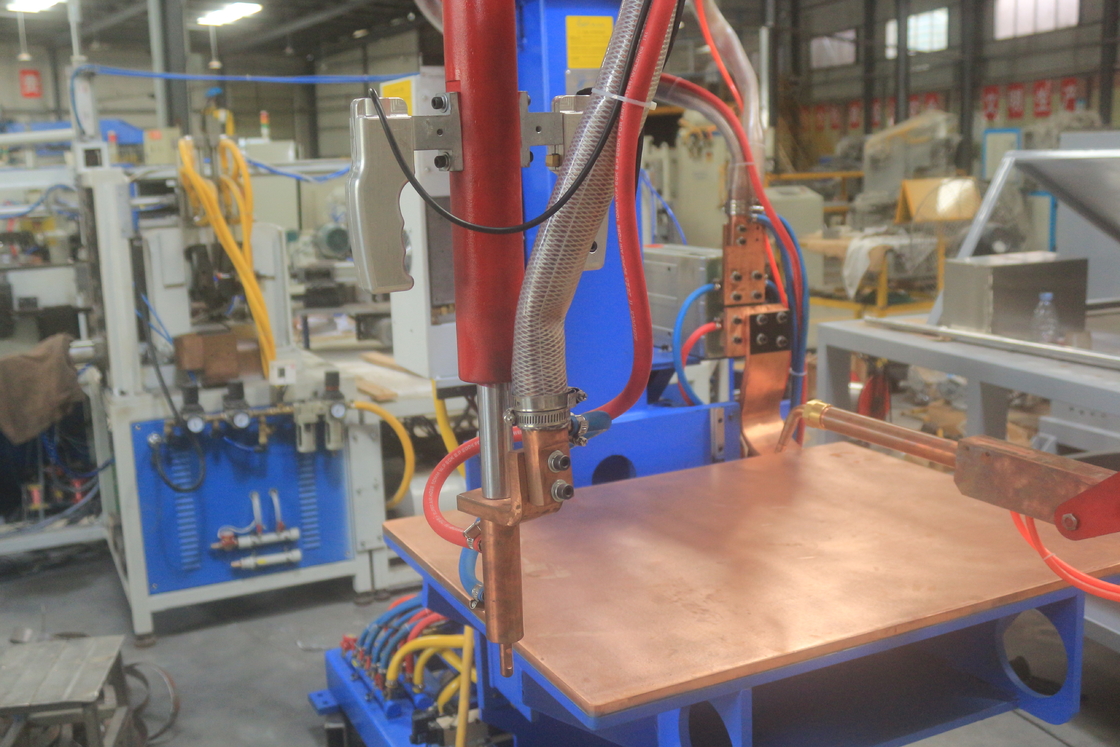 Weerstand Multi Point Rocker Arm Table Seamless Desktop Platform Spot Welding Machine voor Metal Distribution Cabinet