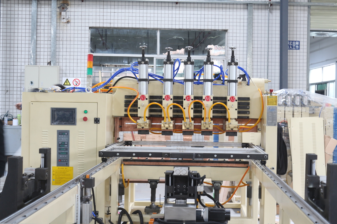 Hwashi Automatische Multiple Head Wire Mesh Spot Welding Machine voor winkelwagen