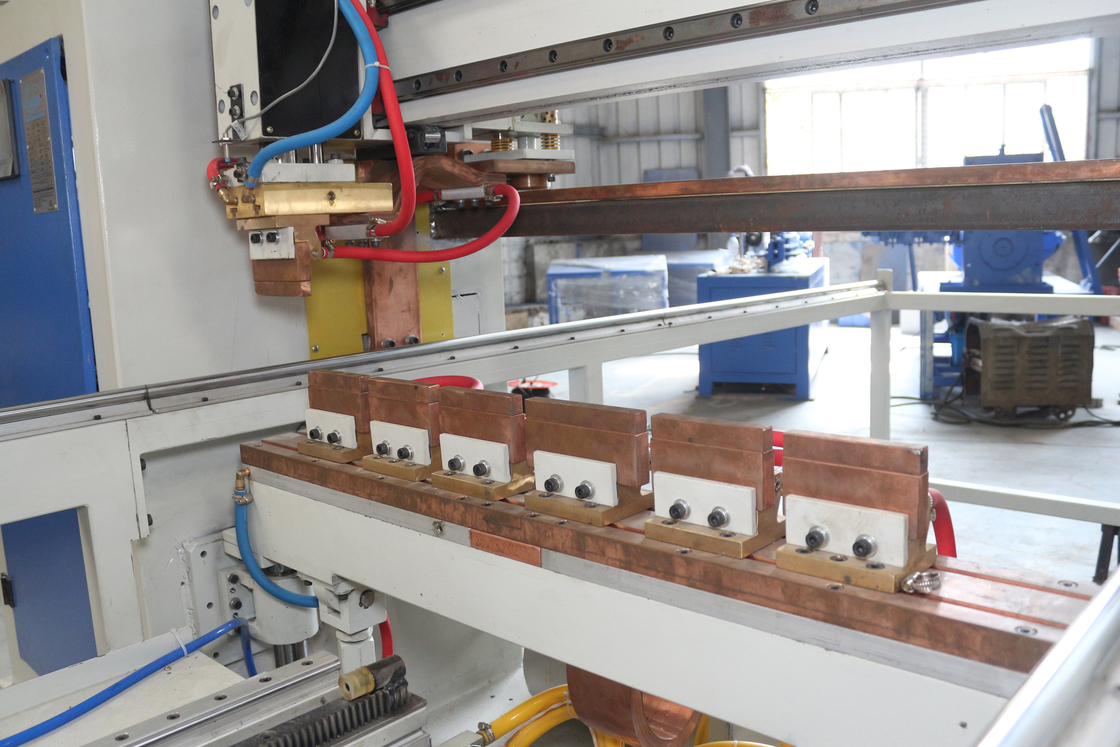 Hwashi Automatische Multiple Head Wire Mesh Spot Welding Machine voor winkelwagen