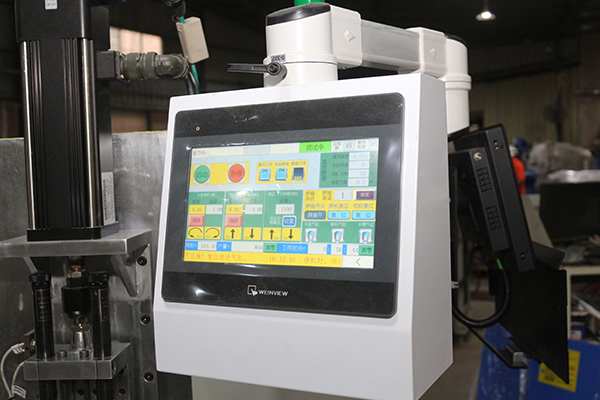 Elektrisch besturingssysteem Lasmachine voor het lassen van draadnetten met koelsysteem en PLC-besturingssysteem 1