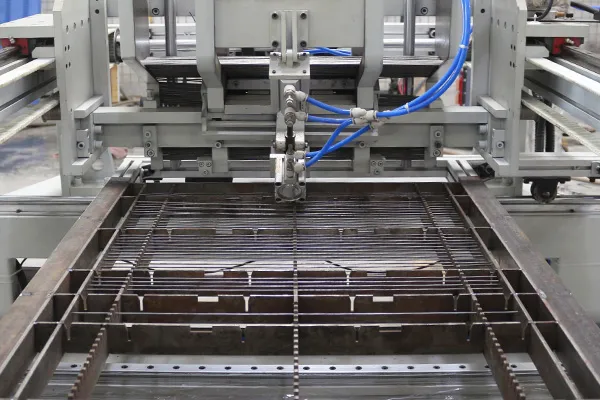 Hwashi swinq basewire frame lasmachine ijzerdraad rij lasmachine 3